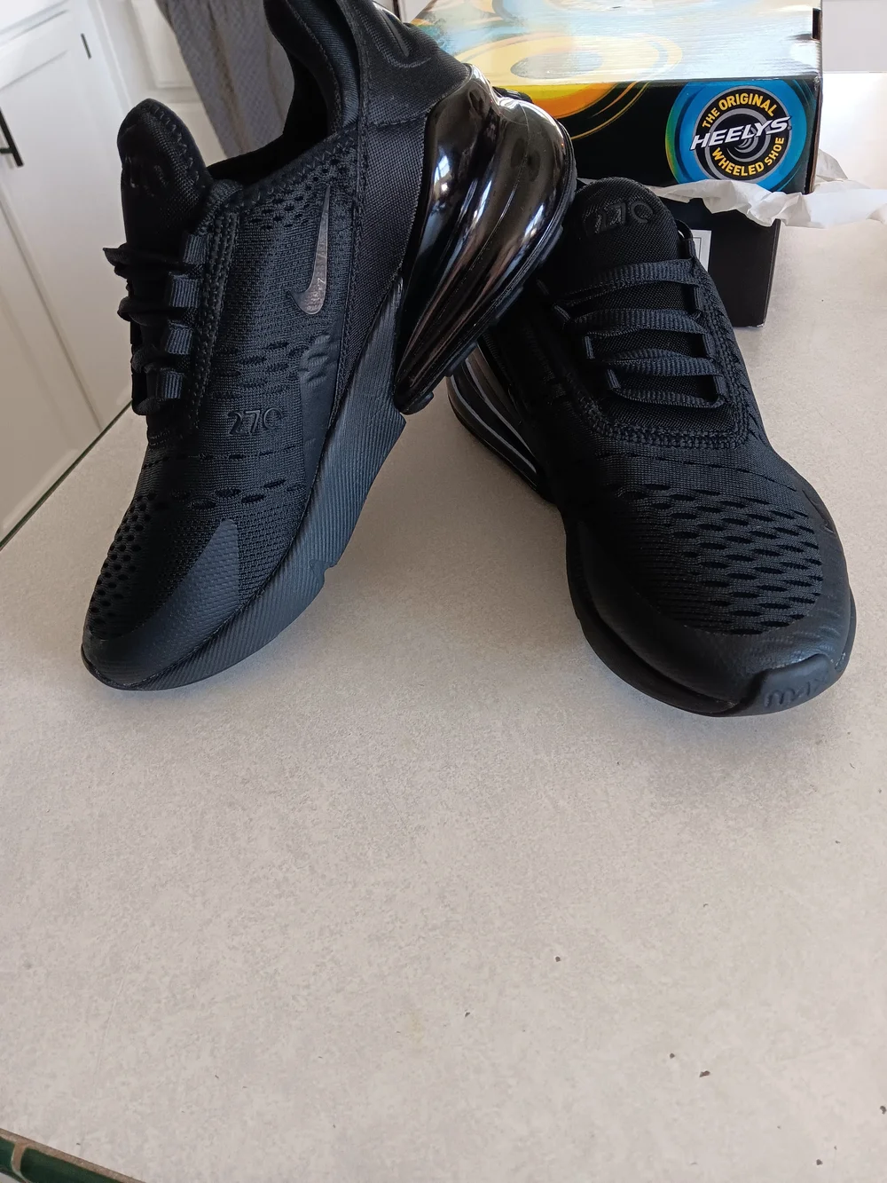 Nike Air Max 270 Boys  Running Shoes - Black Size 7Y.